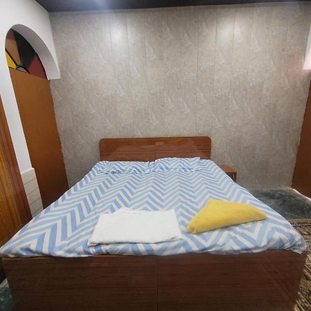Pushpa Vatika Hotel Faizābād Екстериор снимка