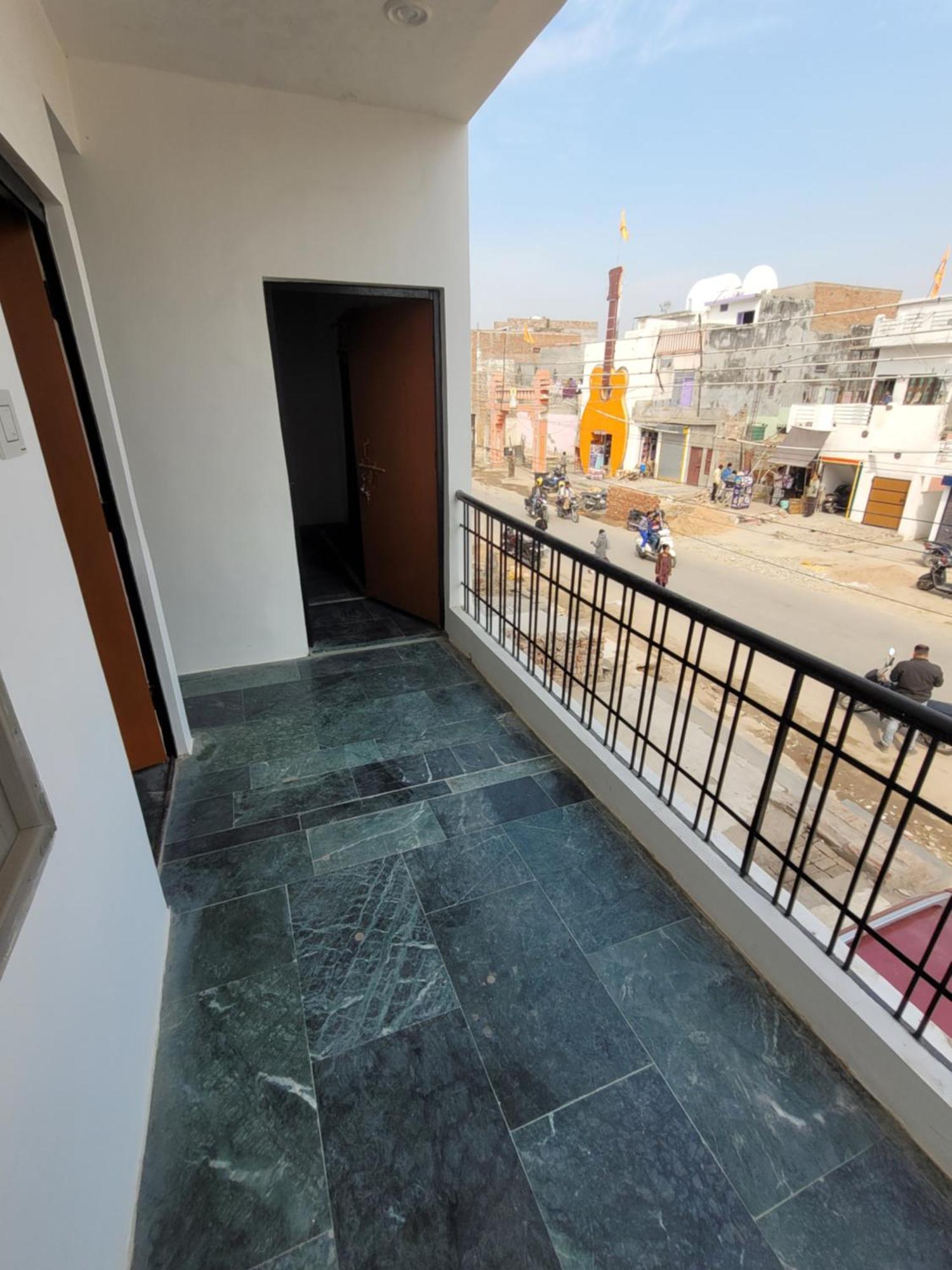 Pushpa Vatika Hotel Faizābād Екстериор снимка